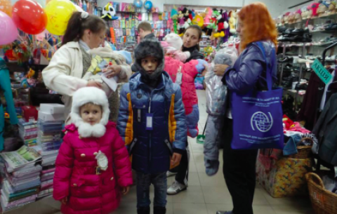 IOM partner NGO in Khmelnytskyi (Western Ukraine) buys warm clothes for displaced children from Horlivka and Makiivka (Donetsk Region)